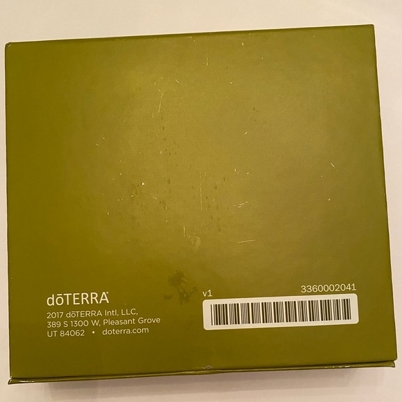 DoTerra Family Essential Oils Storage Case - Picture 4 of 4